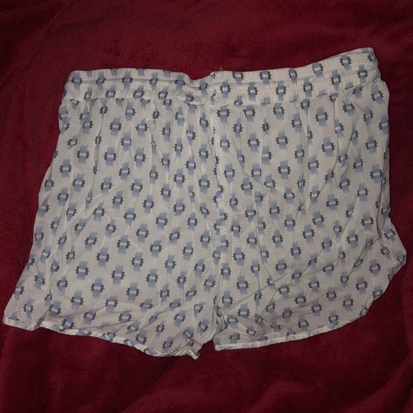 Shorts - Picture 3 of 3